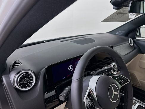 New 2026 Mercedes-Benz GLA 250 image 10