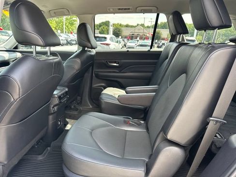 Used 2024 Toyota Grand Highlander AWD image 15