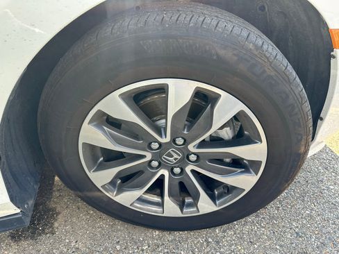 Used 2023 Honda Odyssey EX-L image 3