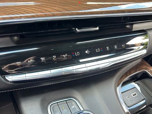 Used 2023 Cadillac Escalade Sport Platinum w/ Heavy-Duty Trailer Package AWD/4WD image 35