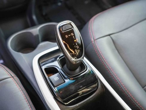 Used 2019 Chevrolet Bolt Premier FWD image 19