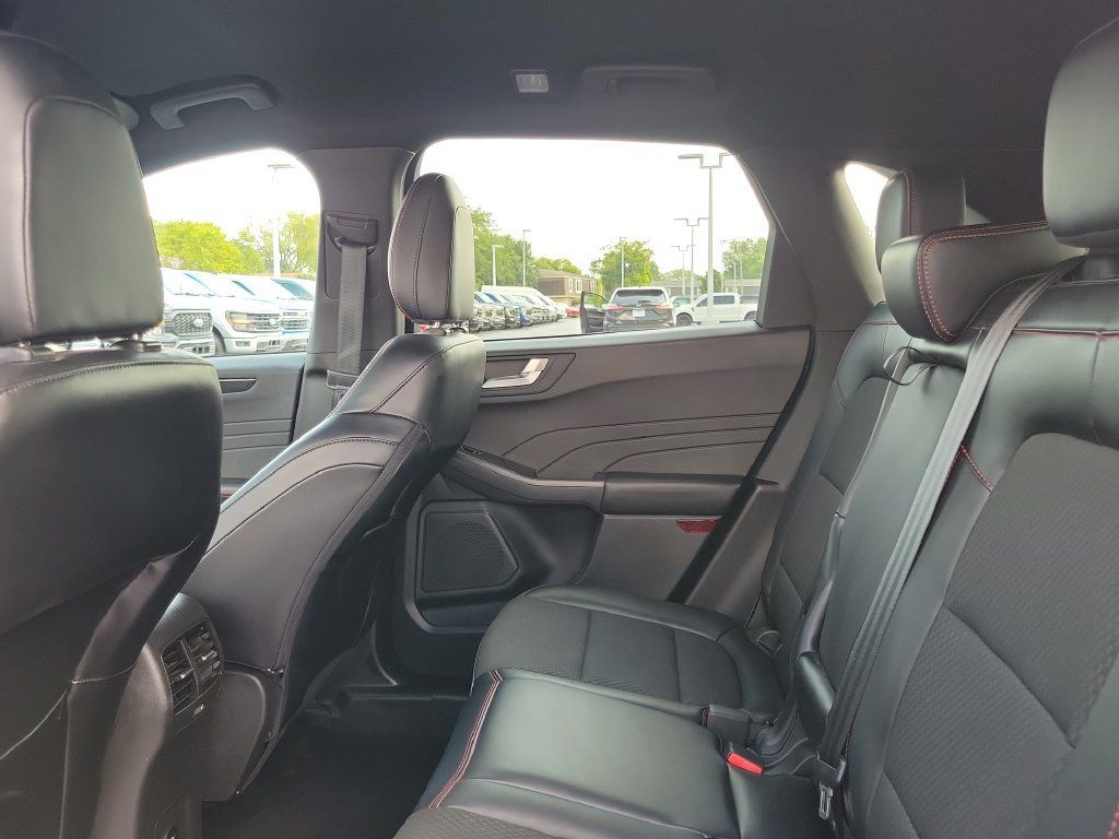 Certified 2023 Ford Escape ST-Line w/ Tech Pack #1 AWD/4WD image 14