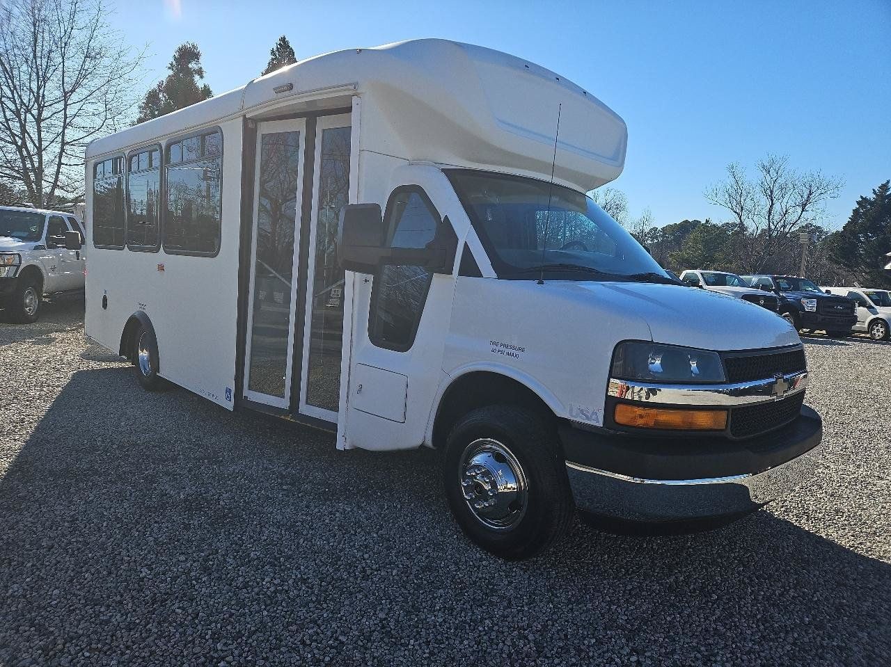 Used 2015 Chevrolet Express 4500 w/ Shuttle Bus Package RWD image 7