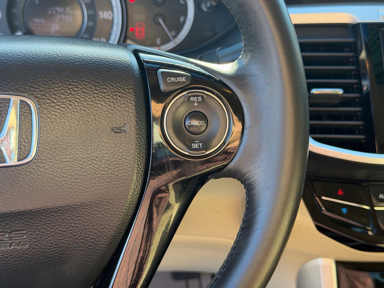 Used 2017 Honda Accord EX-L image 24