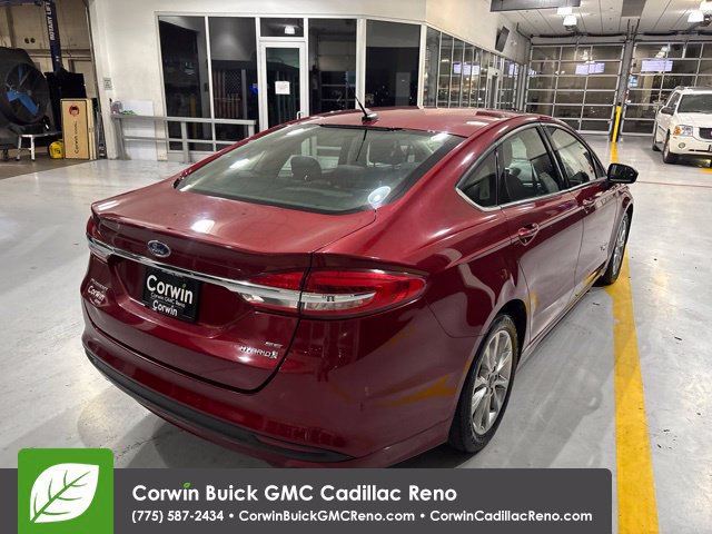 Used 2017 Ford Fusion SE FWD image 8