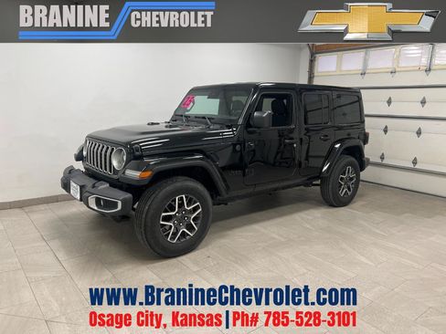 Used 2025 Jeep Wrangler Unlimited Sahara AWD/4WD image 1