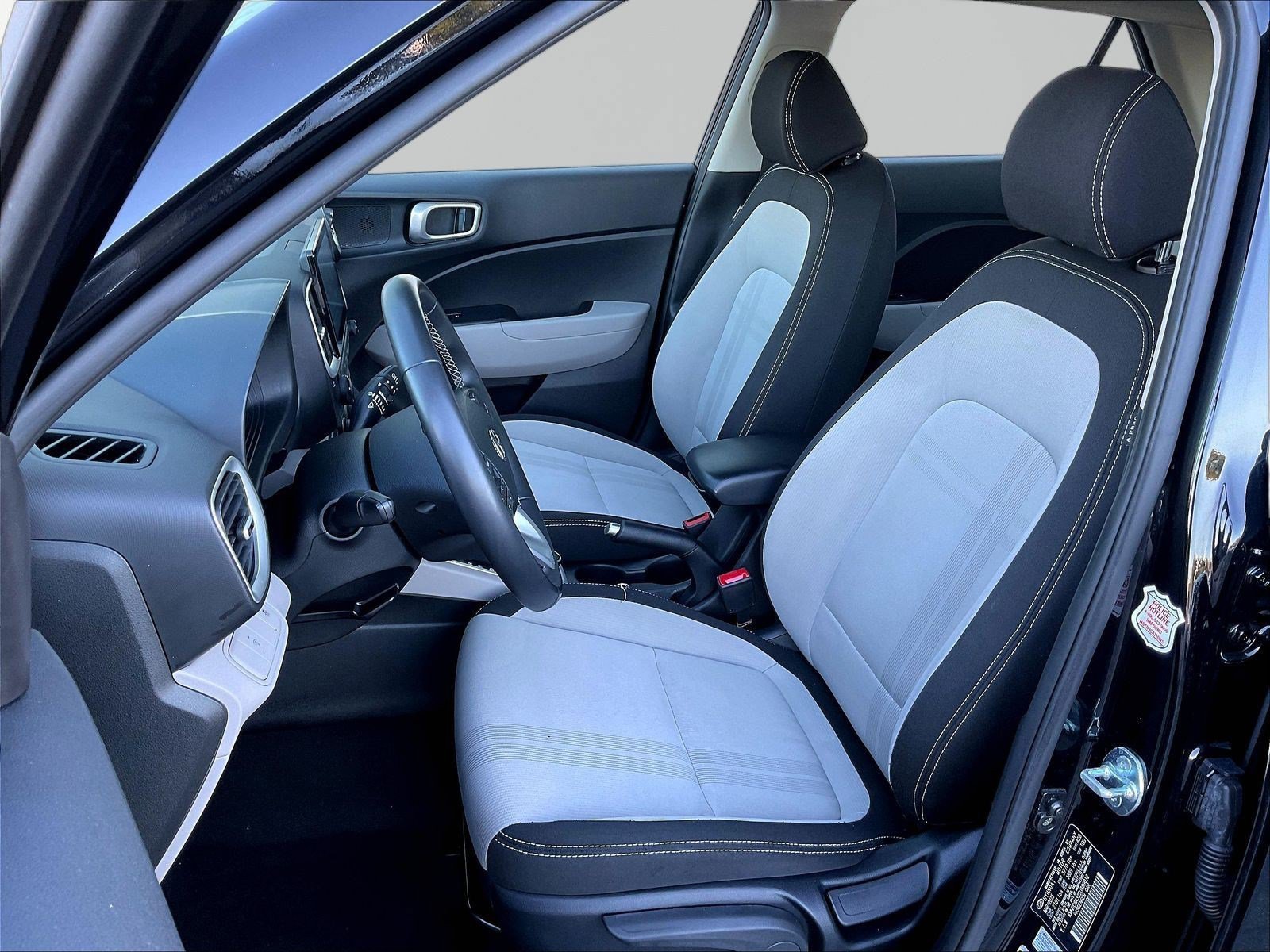 Used 2025 Hyundai Venue SEL FWD image 20