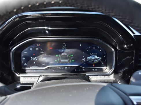 Used 2024 Chevrolet Silverado 1500 LT w/ Z71 Off-Road Package image 17