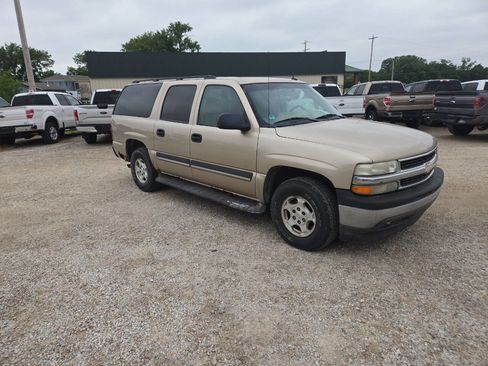Used 2005 Chevrolet Suburban LS RWD image 1