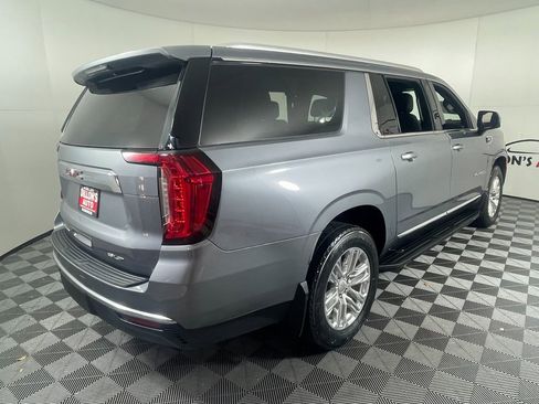 Used 2022 GMC Yukon XL SLT w/ SLT Premium Package image 8