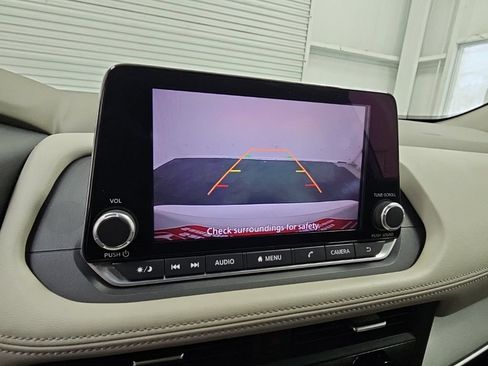 Used 2025 Nissan Rogue SV FWD image 17