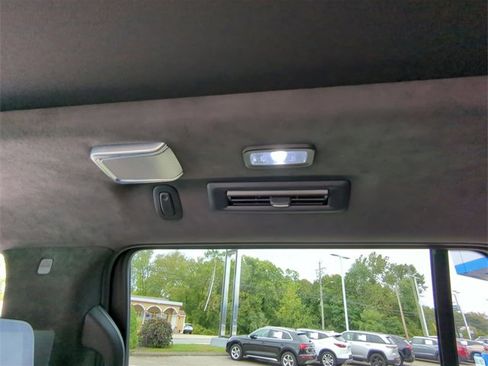 Used 2022 Cadillac Escalade Premium Luxury Platinum image 22