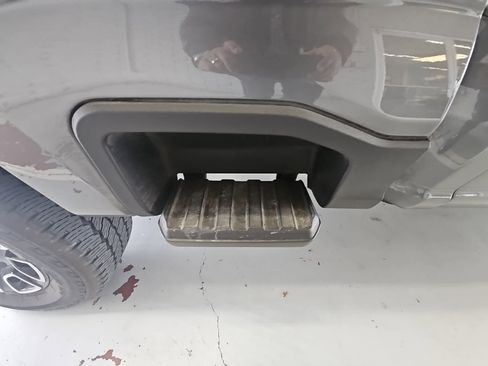 Used 2025 Ford F250 Platinum w/ FX4 Off-Road Package image 9