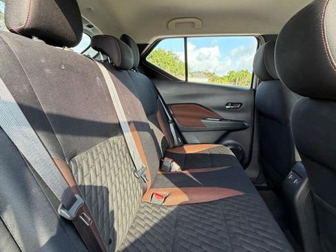Used 2022 Nissan Kicks SR FWD image 16