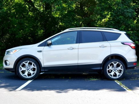 Used 2017 Ford Escape Titanium image 8