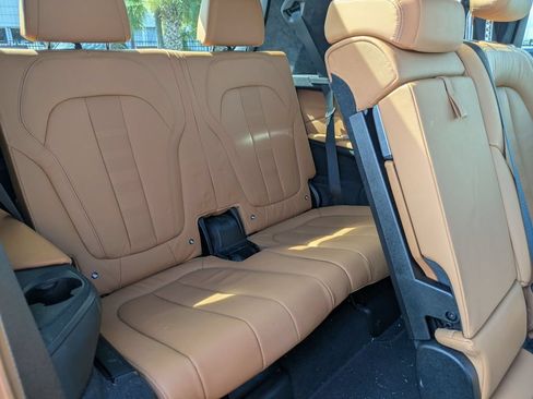 Used 2022 BMW X7 xDrive40i w/ M Sport Package AWD/4WD image 31