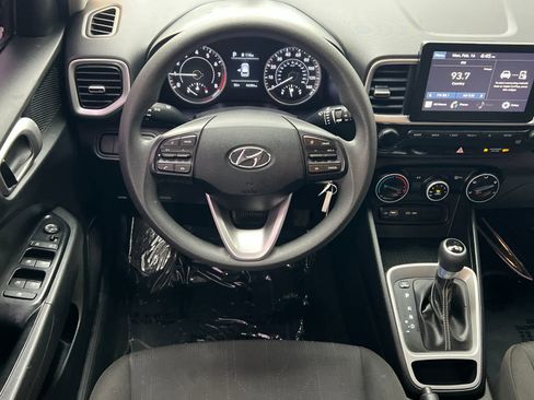 Certified 2022 Hyundai Venue SE image 15