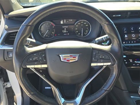 Used 2023 Cadillac XT6 Premium Luxury image 34