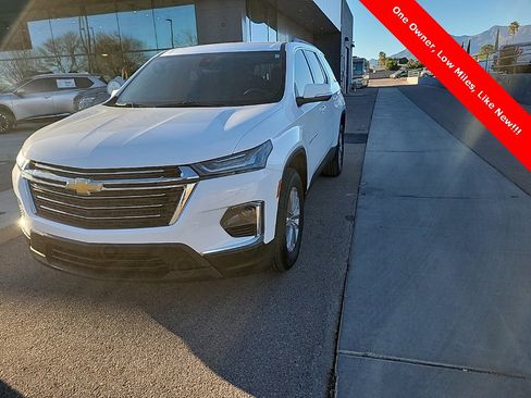 Used 2023 Chevrolet Traverse LT image 3