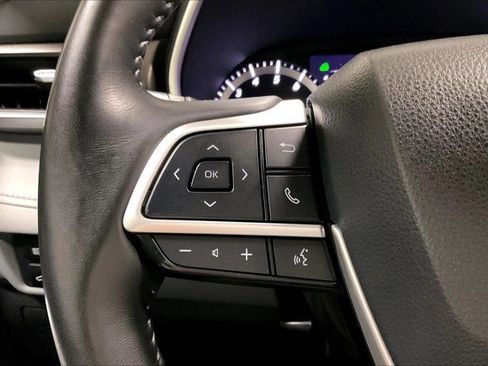 Used 2022 Toyota Highlander XLE AWD/4WD image 18