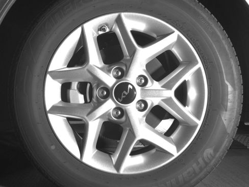 Used 2025 Kia Soul LX w/ LX Technology Package FWD image 14
