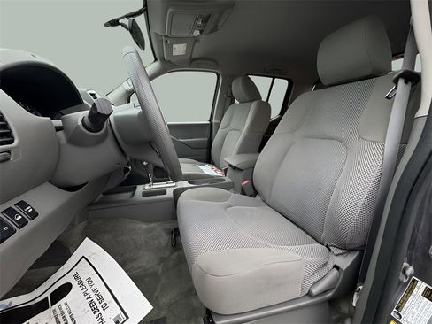 Used 2018 Nissan Frontier SV image 20