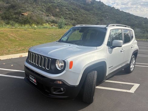 Used 2018 Jeep Renegade Latitude w/ UConnect 8.4 Nav Group image 2