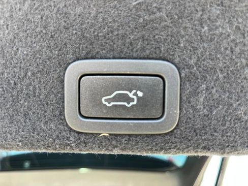 Used 2017 Volvo XC60 T5 Inscription w/ Advanced Package image 13