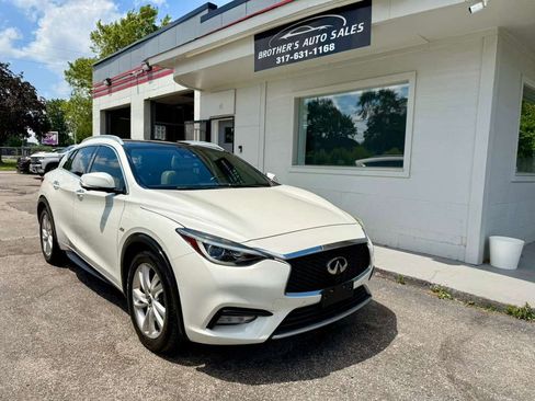 Used 2017 INFINITI QX30 Premium w/ Technology Package FWD image 6