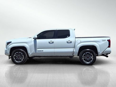 Used 2024 Toyota Tacoma TRD Sport AWD/4WD image 8