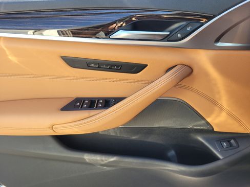 Used 2023 BMW 540i xDrive w/ Premium Package image 21