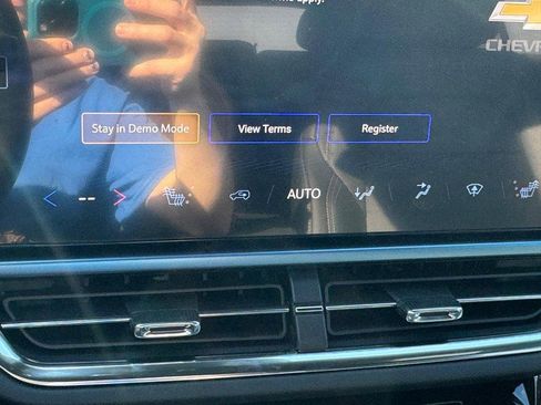 New 2026 Chevrolet Equinox EV LT image 15