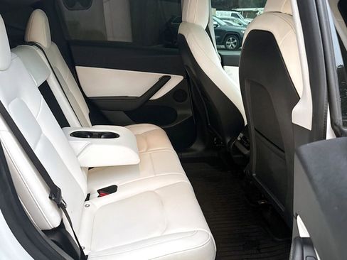 Used 2022 Tesla Model Y Performance image 29