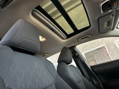 Used 2025 Toyota Corolla Cross LE FWD image 15