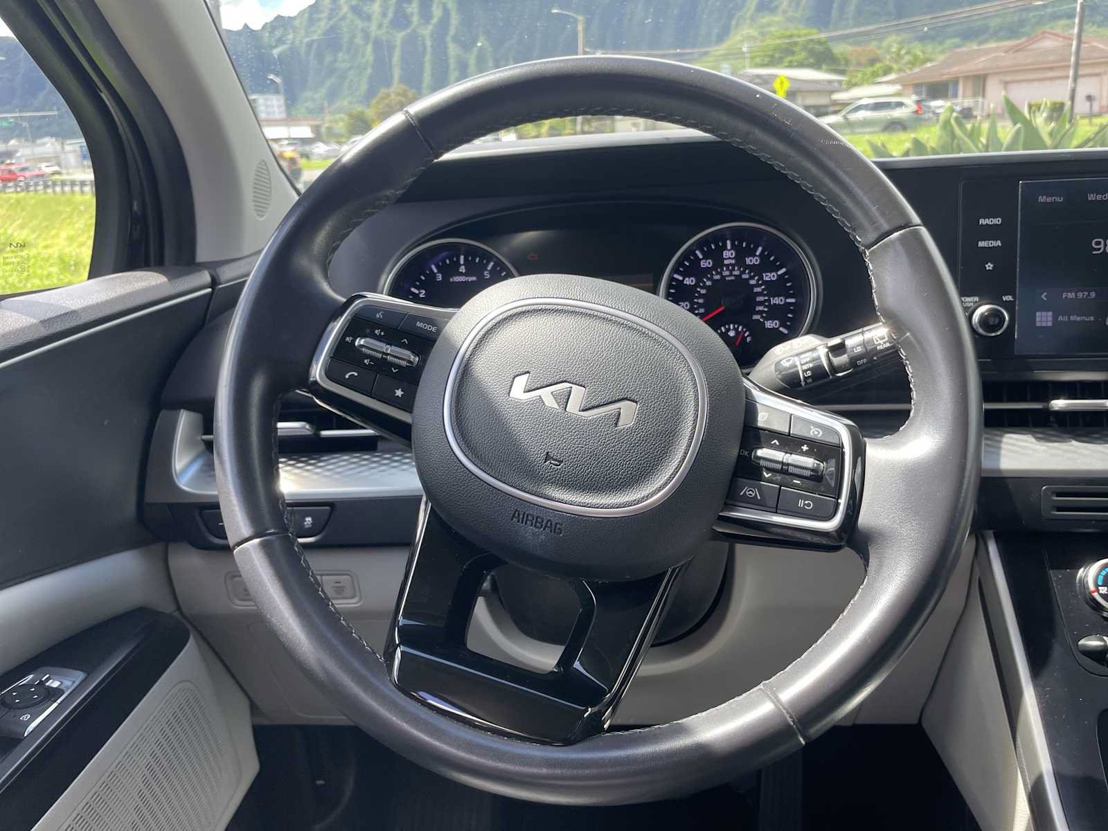 Used 2024 Kia Carnival LX FWD image 15