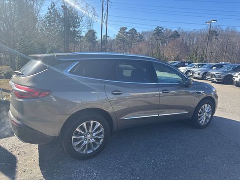 Used 2020 Buick Enclave Essence w/ Sound and Sites Package image 4