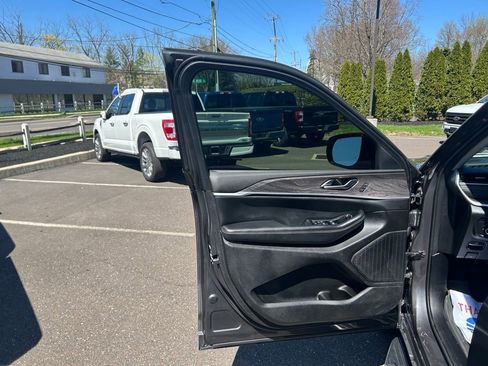 Used 2023 Jeep Grand Cherokee L Limited image 13