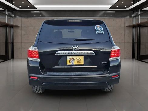 Used 2013 Toyota Highlander SE w/ Cold Weather Pkg image 19
