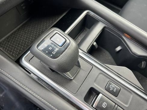 Used 2022 Nissan Pathfinder SV image 21