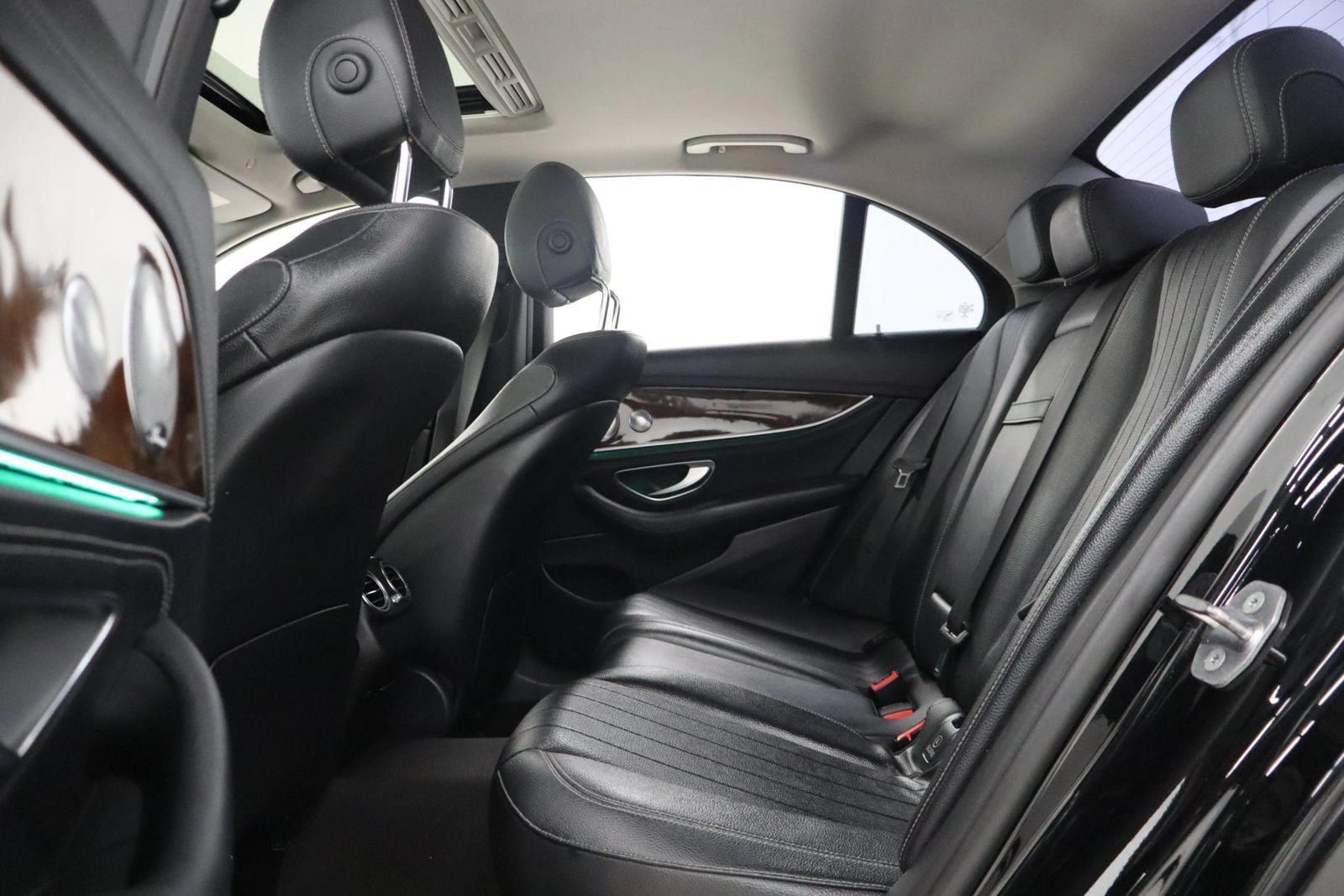 Used 2017 Mercedes-Benz E 300 4MATIC image 28