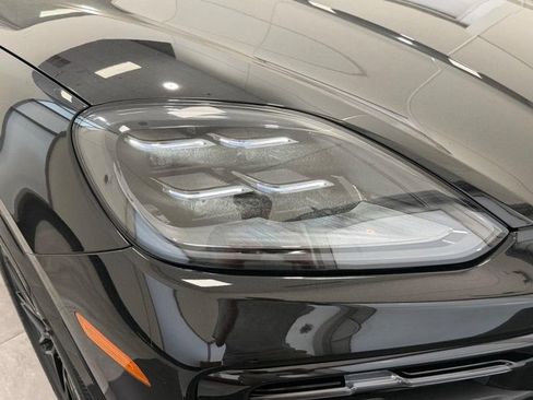Certified 2025 Porsche Cayenne S AWD/4WD image 11