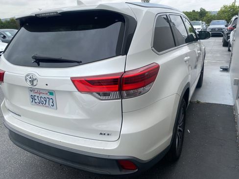 Used 2018 Toyota Highlander XLE w/ Carpet Mat Package (TMS) FWD image 3