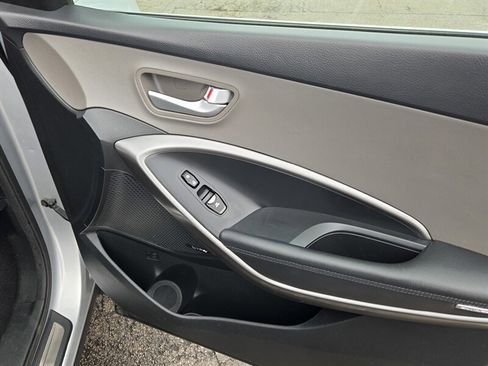 Used 2017 Hyundai Santa Fe Limited image 32