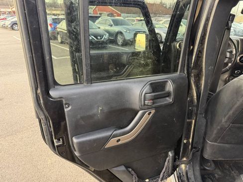 Used 2016 Jeep Wrangler Unlimited Sahara AWD/4WD image 16