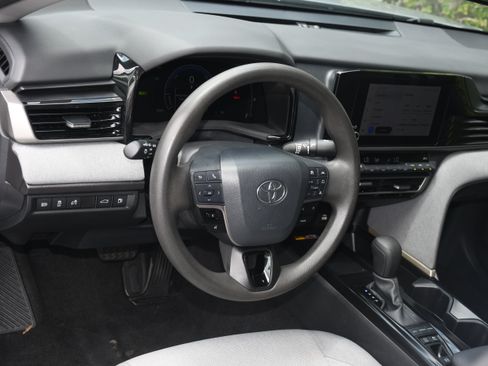 Certified 2025 Toyota Camry LE FWD image 8