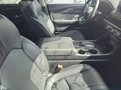 Used 2025 Honda Pilot Elite image 5