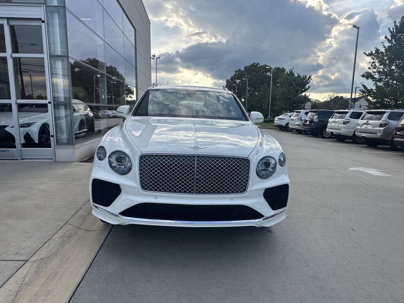 Used 2023 Bentley Bentayga AWD/4WD image 2