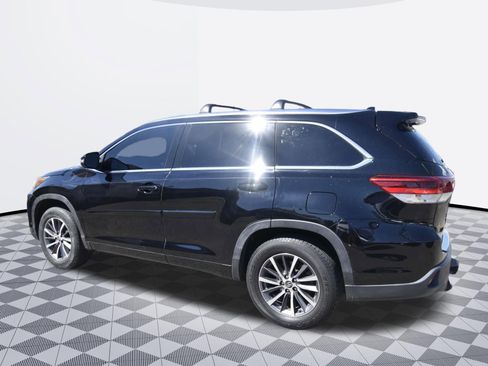 Used 2017 Toyota Highlander XLE image 6