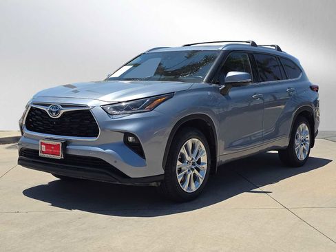 Used 2023 Toyota Highlander Limited w/ Protection Package #3 (TMS) AWD/4WD image 7