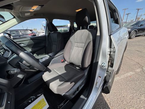 Used 2025 Nissan Rogue SV FWD image 38